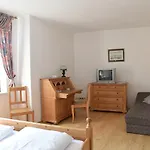 Altstadthotel Garni Schlundhaus & Rautenkranz 招待所 3*