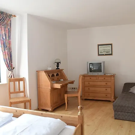 Altstadthotel Garni Schlundhaus & Rautenkranz 招待所 3*