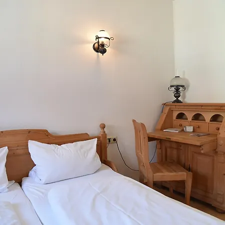 Altstadthotel Garni Schlundhaus & Rautenkranz 招待所 3*