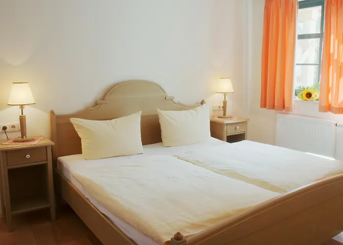 Altstadthotel Garni Schlundhaus & Rautenkranz Vendégház Meiningen